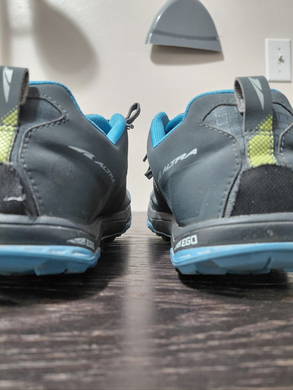 Altra 9.5 Men's Trail Shoes in Gray with Teal Accents Loan Peak 5, Wide Toe Box - Picture 14 of 15
